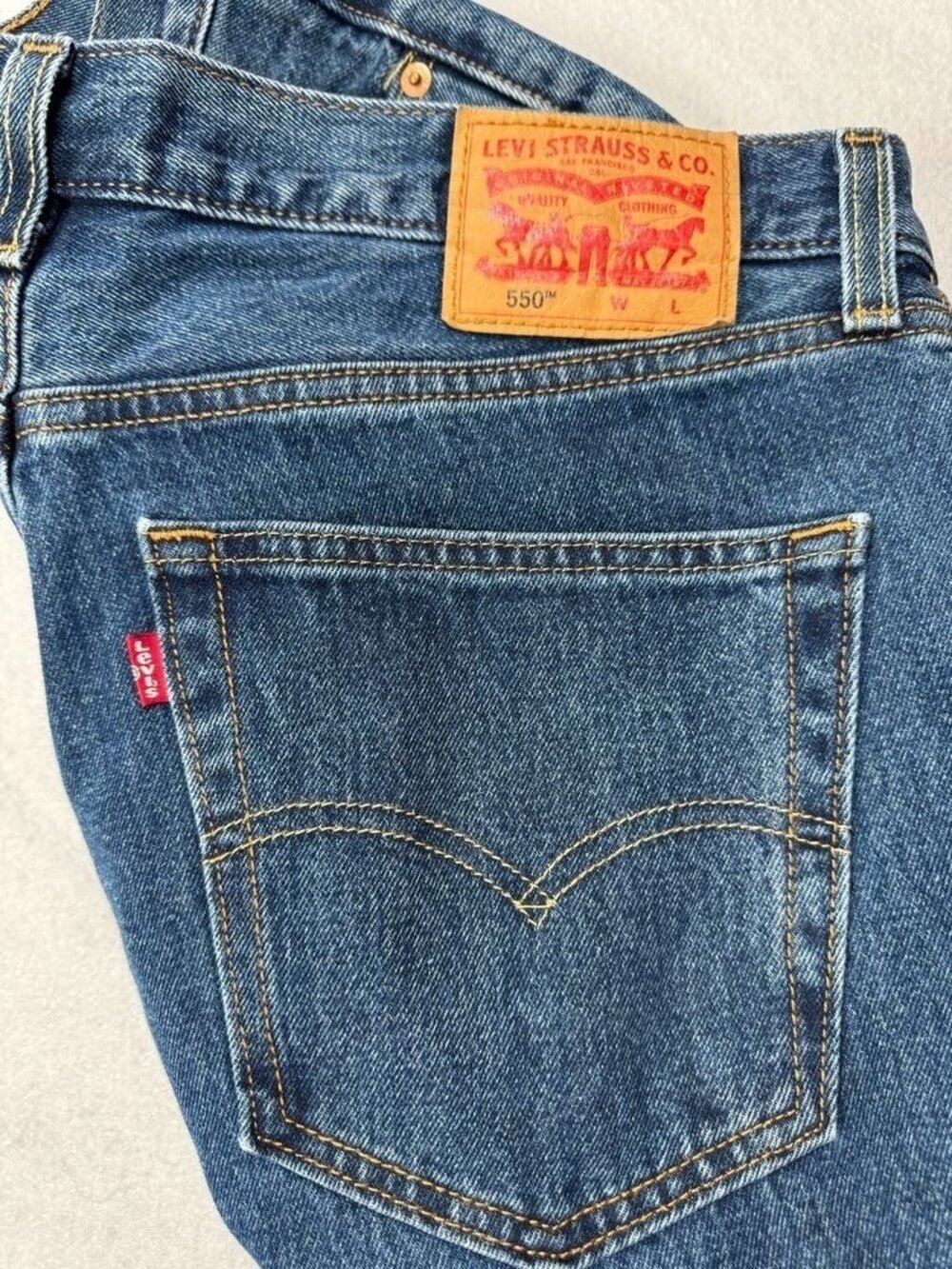 Levi's 550 Relaxed Fit Men's Jeans 100% Cotton Blue Dark Wash Mens Size 36 x 38 - Picture 6 of 9